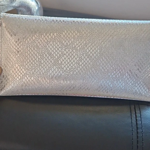 Aldo Elegant Silver Stiletto Heels With Matching Clutch. - Picture 6 of 15